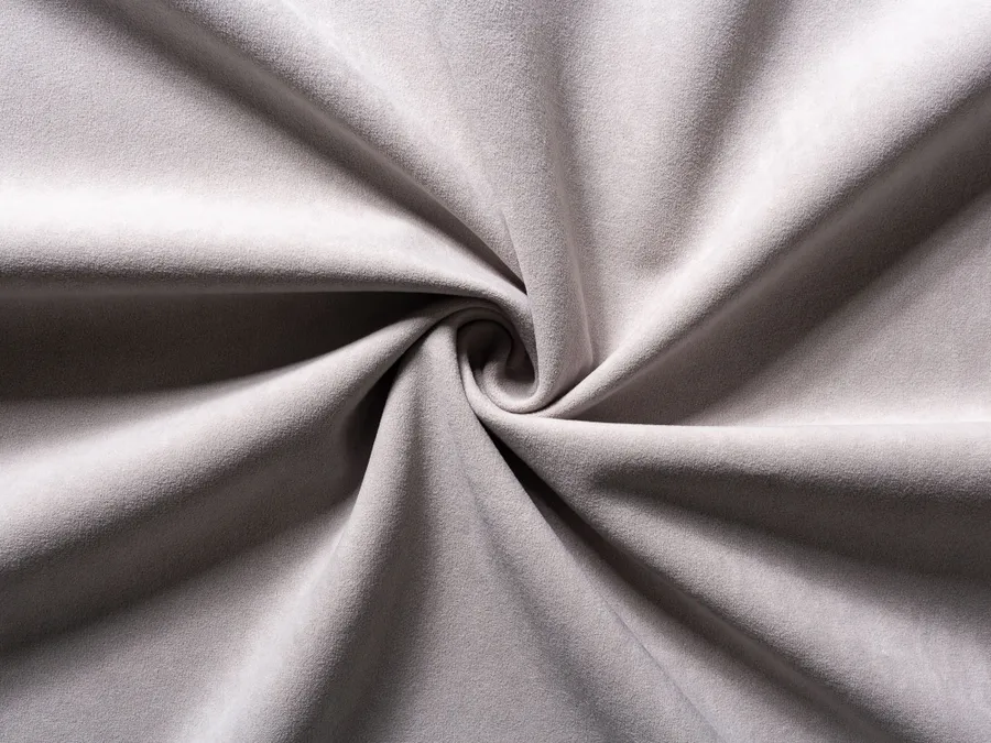 Коллекция Leonardo создана для мягкой мебели, которая притягивает взгляды и дарит ощущение максимального комфорта. К главным достоинствам этой коллекции можно отнести ее мягкость, усиленную плюшевым бондингом, и приглушенные тона. 