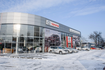 Освещение ТOYOTA Центр г. Ростов-на-Дону. Применение современных торговых, офисных и светодиодных консольных светильников и промышленных светильников TL-PROM-50-5K 