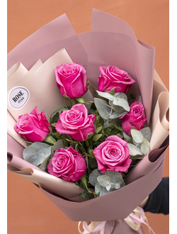 7 роз с эвкалиптом