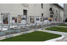 Уличная фотовыставка ТАСС, посвященная 75-летию плакатов "Окна ТАСС"