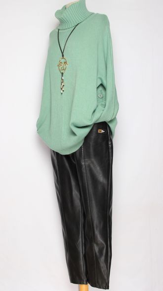 Брюки экокожа "ПРЯМЫЕ ЗАУЖЕННЫЕ" черные р.32,34, бежевые р.33,34