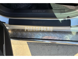 Пороги с накладным листом Папа Тюнинг d42 для Geely Atlas 2023-