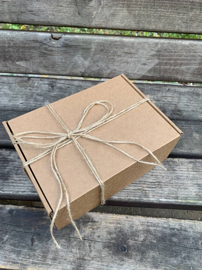 Подарочная коробка GILEV 22х16х8см с наполнителем и декоративной веревкой