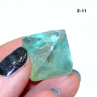 Флюорит натуральный (кристалл) №2-11: 9,1г - 24*24*23мм