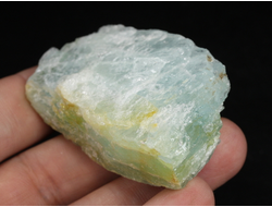 Берилл голубой (Аквамарин), необработанный, дикий образец, Бразилия (60*35*20 мм, 63 г) №37879