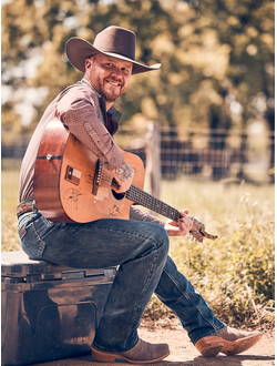 МУЖСКИЕ ДЖИНСЫ, ШОРТЫ, КОМБИНЕЗОНЫ