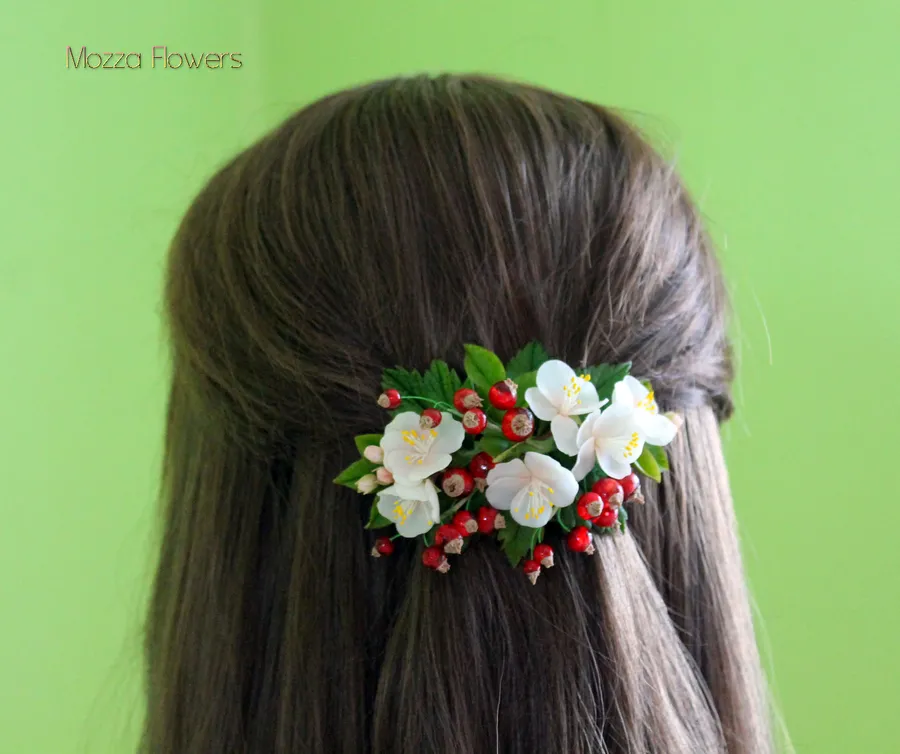 Заколка с красной смородиной и яблоней
