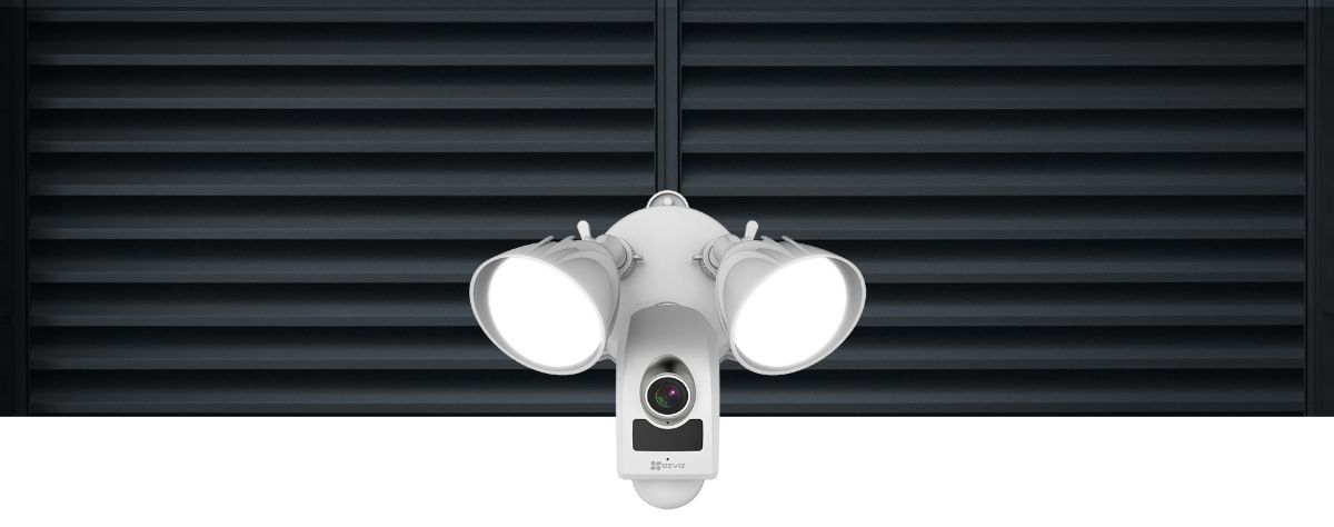 EZVIZ CS-LC1-A0-1B2WPFRL(2.8mm) уличная WiFi видеокамера с сиреной 100 дб., встроенный микрофон, с D