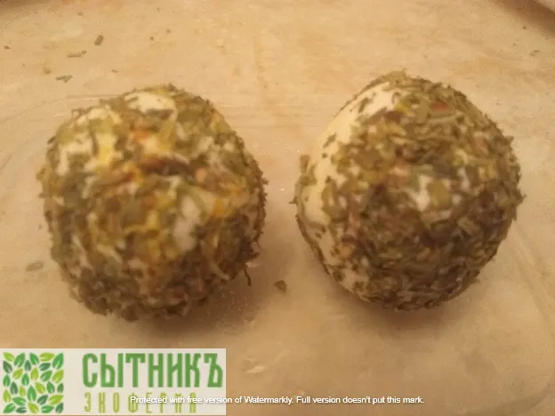 Домашний сыр из козьего молока в шариках в розмарине