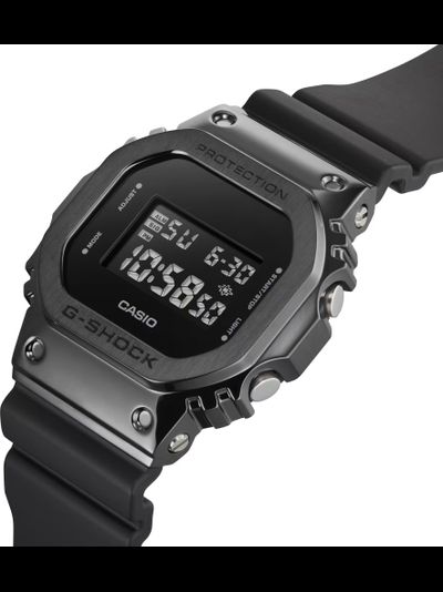 Часы Casio G-Shock GM-5600UB-1