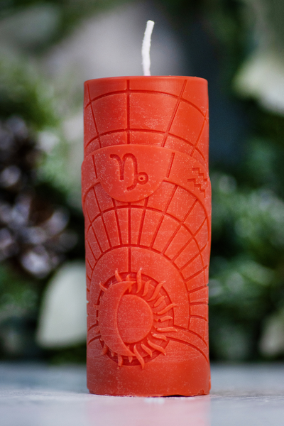 Свеча  "Козерог" Алый (декабрь-январь)
