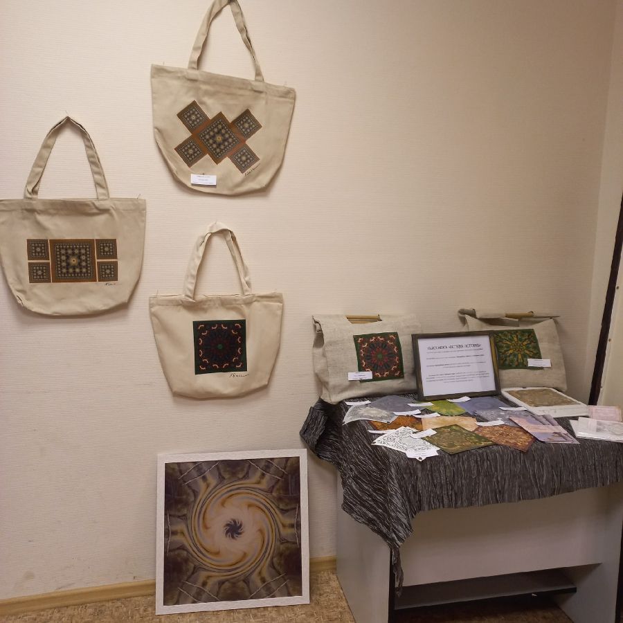 Коллекция эко-сумок от Наталии Смирновой. Выставка в библиотеке 216-1, Москва 2022