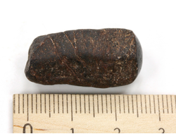 Корунд с иризацией, кристалл, полировка с одной стороны, Индия (27*14*14 мм, 12,6 г) №29902