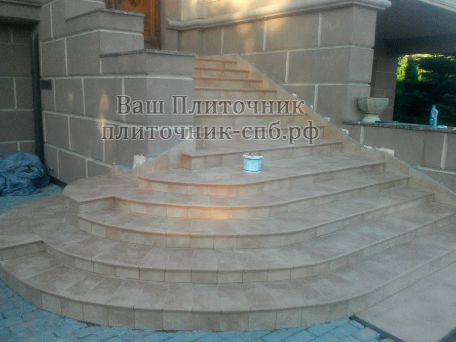 Восстановление лестницы. Облицовка ступеней лестницы клинкерной плиткой.