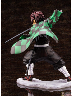 Фигурка 1/8  Тандзиро Камадо (Tanjirou Kamado)