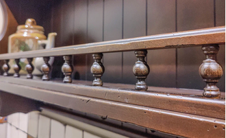 Полка кухонная резная.