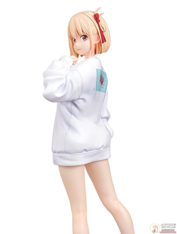 Фигурка 1/7 Тисато Нисикиги (Chisato Nishikigi Oversized Sweatshirt Ver.)