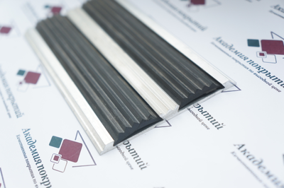 Полоса алюминиевая с  двойной противоскользящей резиновой вставкой, 3м