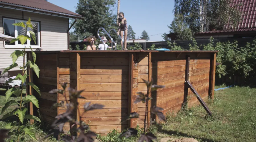 Бассейн "Баргузин" установлен на поверхности без бетонных работ, приобретен заказчиком в базовой комплектации и собран самостоятельно. 