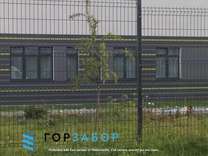 Сетчатое спортивное ограждение волейбольной площадки