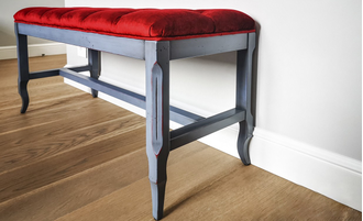 Банкетка большая с каретной стяжкой.