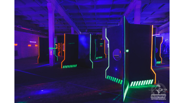 Все решения используемые на игровых аренах сертифицированы и допущены к применению. Вся продукция имеет необходимые сертификаты. Наша команда следит за безопасностью игрового процесса, можете быть уверены