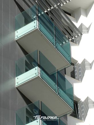 Стеклянное ограждение для балкона, террассы, крыши на точечных креплениях (модификация 1)