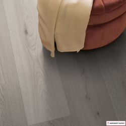 Пробковые полы Egger Дуб Аритао Серый EPC042 в интерьере детально