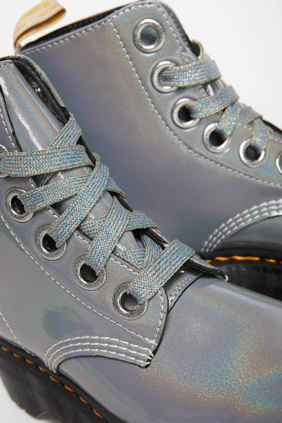 Ботинки Dr. Martens 1460 Vegan Molly Prysm серебристые