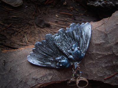 Серьги-крылышки с лягушками "Порхающие в туманном лесу"