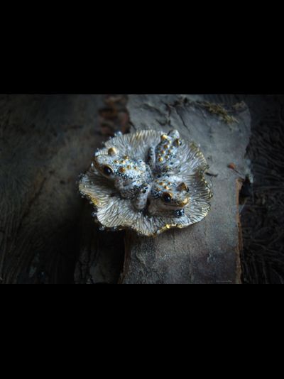 &quot;Дочери лесного царя&quot;, волшебная брошь с лягушками и каплями (миниатюра, 4 см)