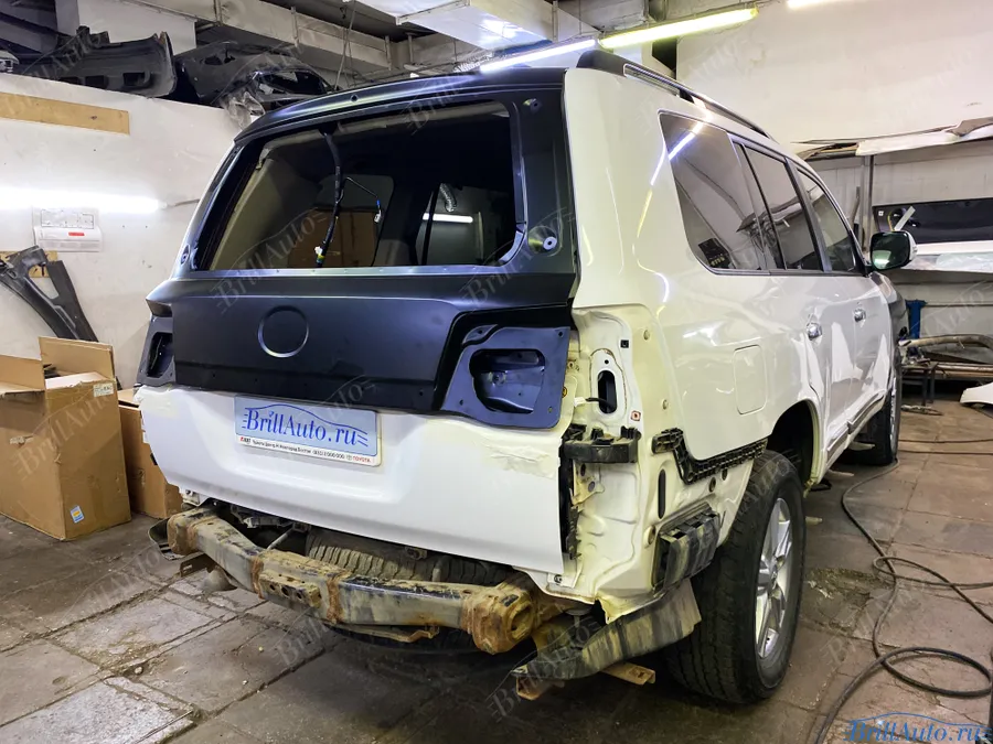 Рестайлинг Ленд Крузер 200 (белый)