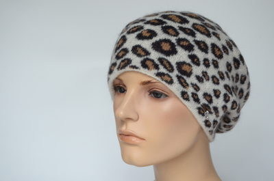 pyatnistiy-vyazaniy-beret-vizio-italiya-1027-b-beliy