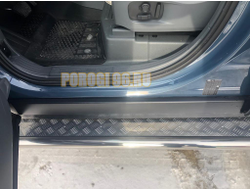 Пороги с накладным листом d53 для Land Rover Defender (2020-...)