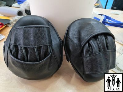 Лапы боксерские вогнутые натуральная кожа с закрытыми пальцами DNN