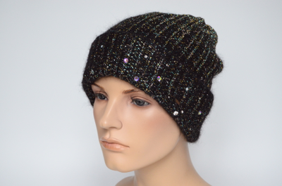 shapka-chernaya-s-otvorotom-i-strazami-vizio-italiya-6908-cry