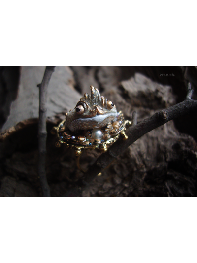 "Его Величество, Жабный Король", кольцо с лягушкой и жемчужиной