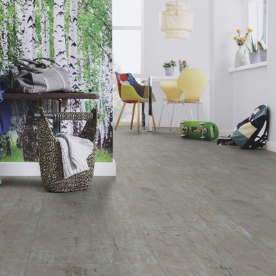 Виниловый пол Wineo 800 Stone Heavy Metal DLC00084 в интерьере кухни