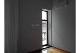 Дверь в спальной комнате.