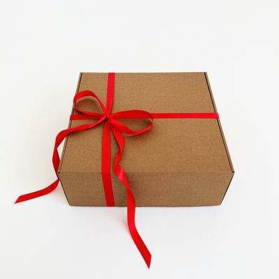 3 штуки - Подарочная коробка GILEV 37х37х14см с наполнителем и красной лентой