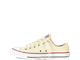Бежевые низкие кеды CONVERSE на белом фоне