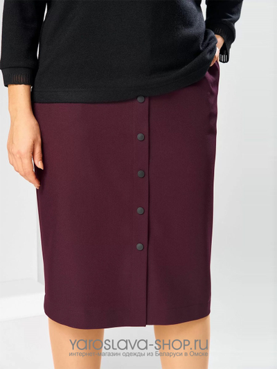 Женский 2-х предметный костюм, состоящий из  черного джемпера и юбки бордового цвета