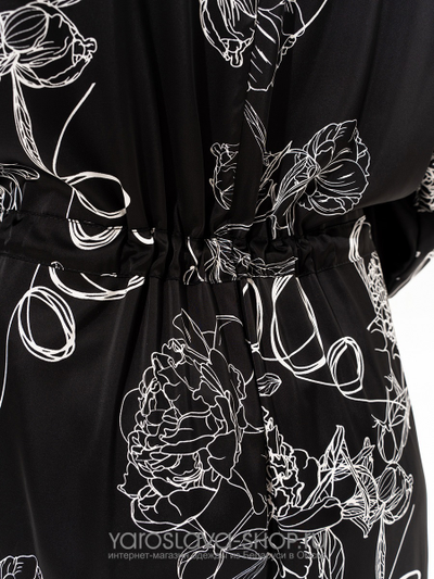 Женское платье-кимоно черного цвета с цветочным принтом