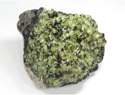 Хризолит (Перидот, Оливин), кристаллы на породе, США (52*46*30 мм, 107 г) №38098