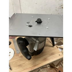 Пластина под ИНТЕРСКОЛ ФМ-67/2200Э для установки фрезера в стол 350*250 ММ. с гравировкой линеек