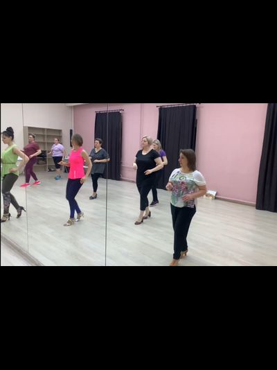 Бачата соло (латиноамериканский танец)