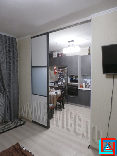 Перегородка-телескоп КАСКАД из 3-х створок в створе проема