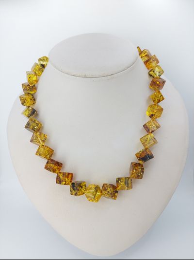 Бусы "Кубики"