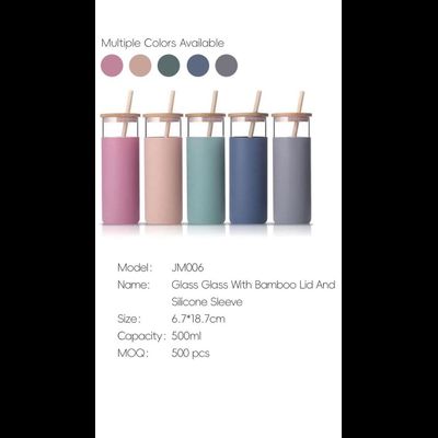 Бутылка с бамбуковой трубочкой