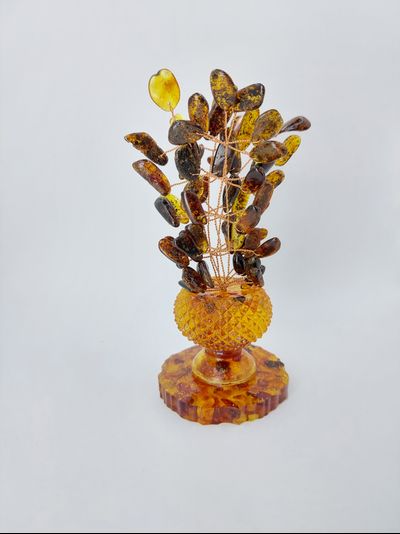 Вазочка с веточками на подставке